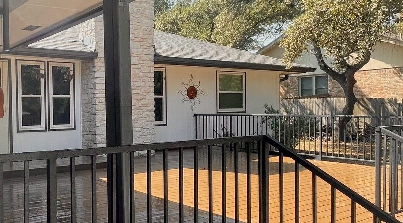 Central Texas guide to best deck materials and contractor